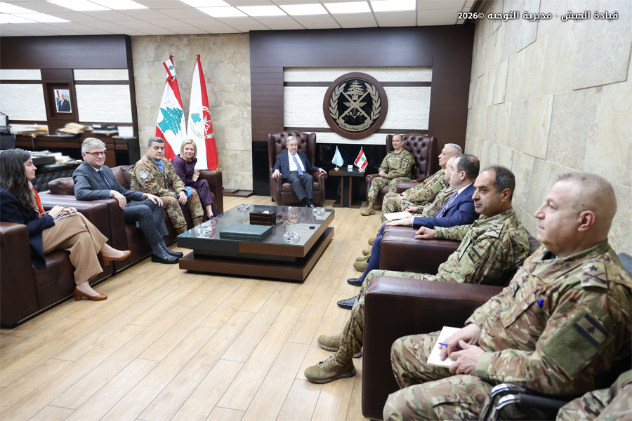 هيكل مستقبلاً غوتيريش والوفد المرافق. (قيادة الجيش)