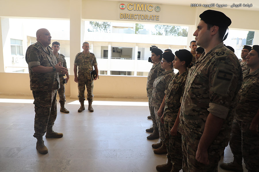 Visite du général de division, chef d'étatmajor, au Régiment des anti