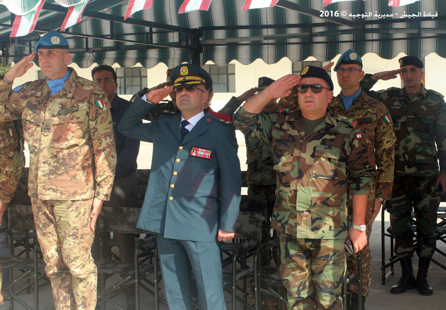 الجيش اللبناني يستلم معدات هندسيه منحه من القوه الايطاليه ضمن قوات الامم المتحده " اليونفيل "  171120161757-2