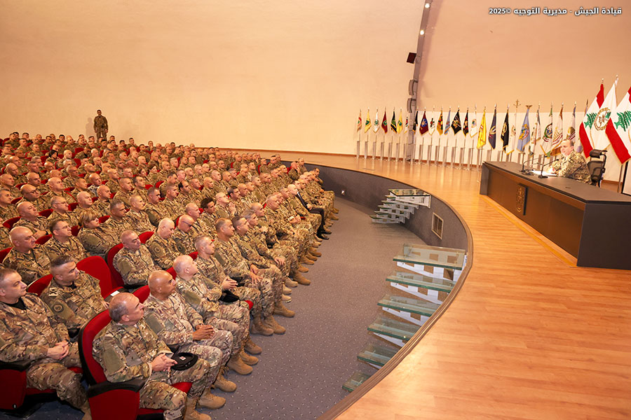 جانب من الاجتماع الاستثنائي. (قيادة الجيش)