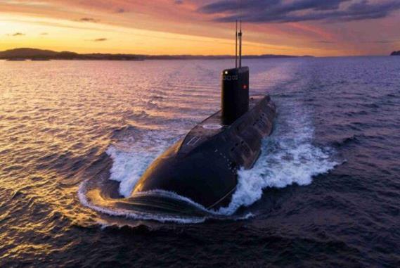 الولايات المتحدة تنزل إلى المياه غواصة نووية جديدة