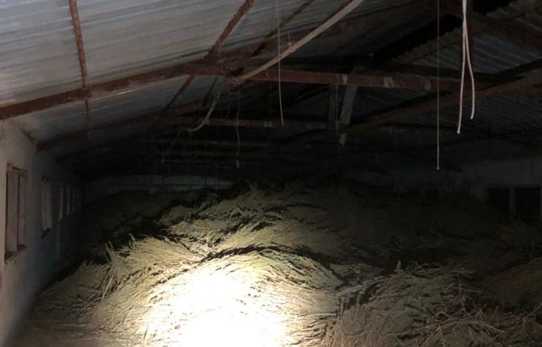 بالصور: مداهمة مستودع مشبوه في حوش السيد علي- الهرمل